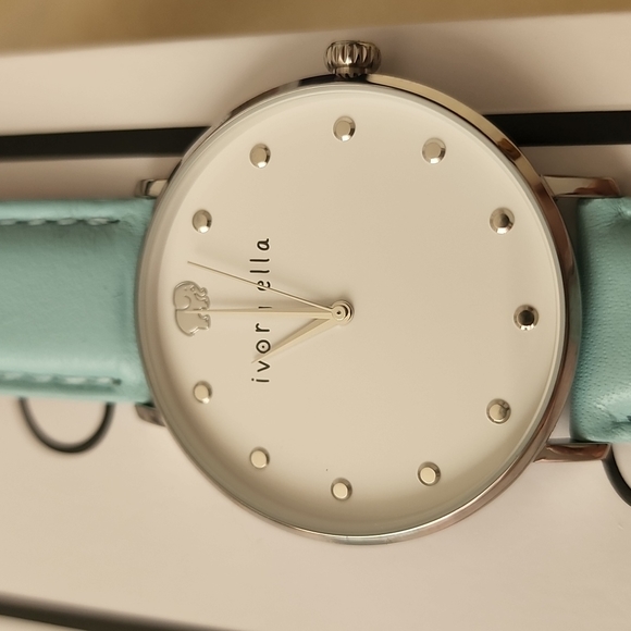 Ivory Ella Watch NWOT in Box - Picture 6 of 9